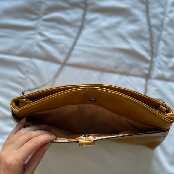 Mustard Purse/Clutch with Removable Silver Chain - Picture 6 of 8